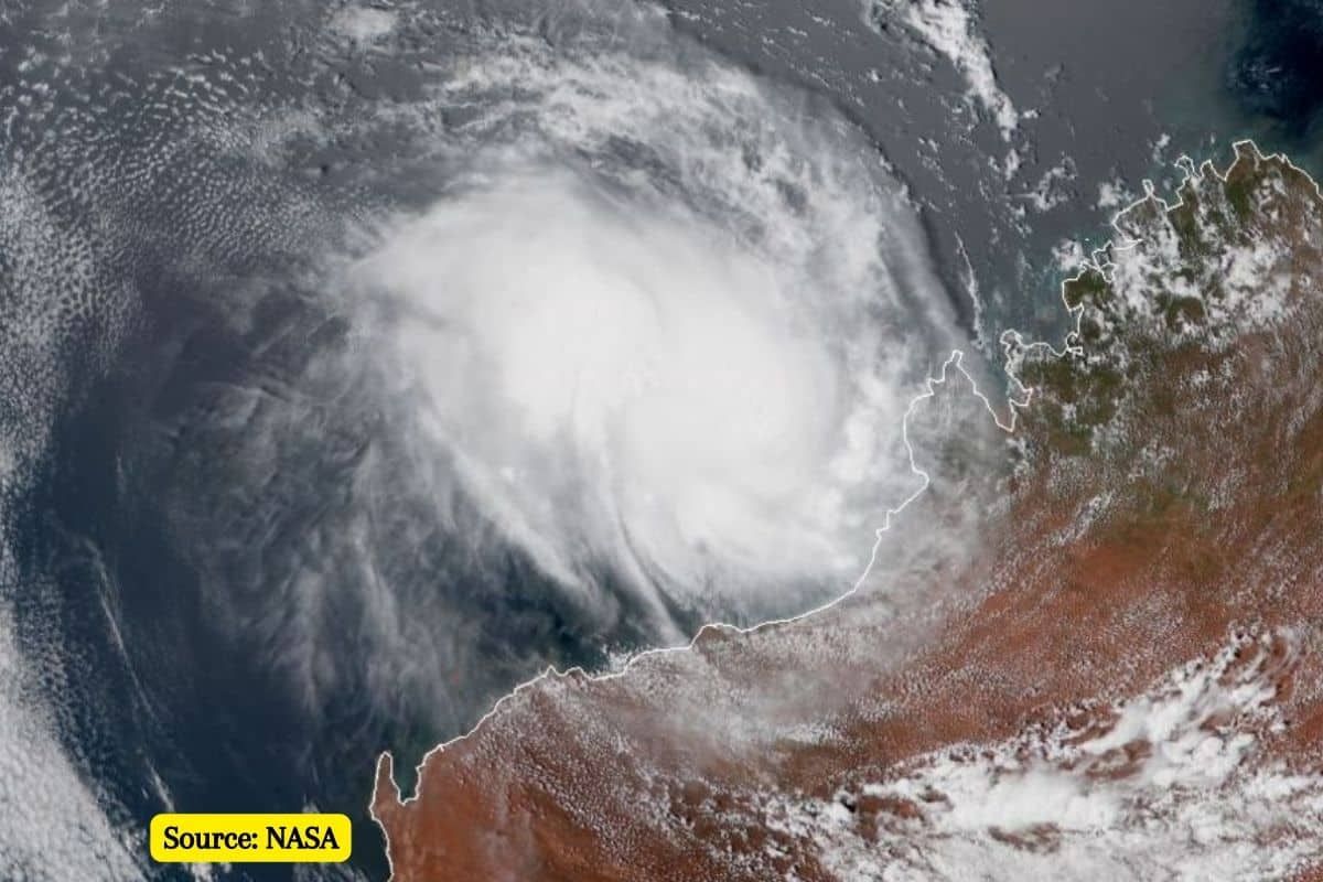 What happens when cyclones and fire meet?