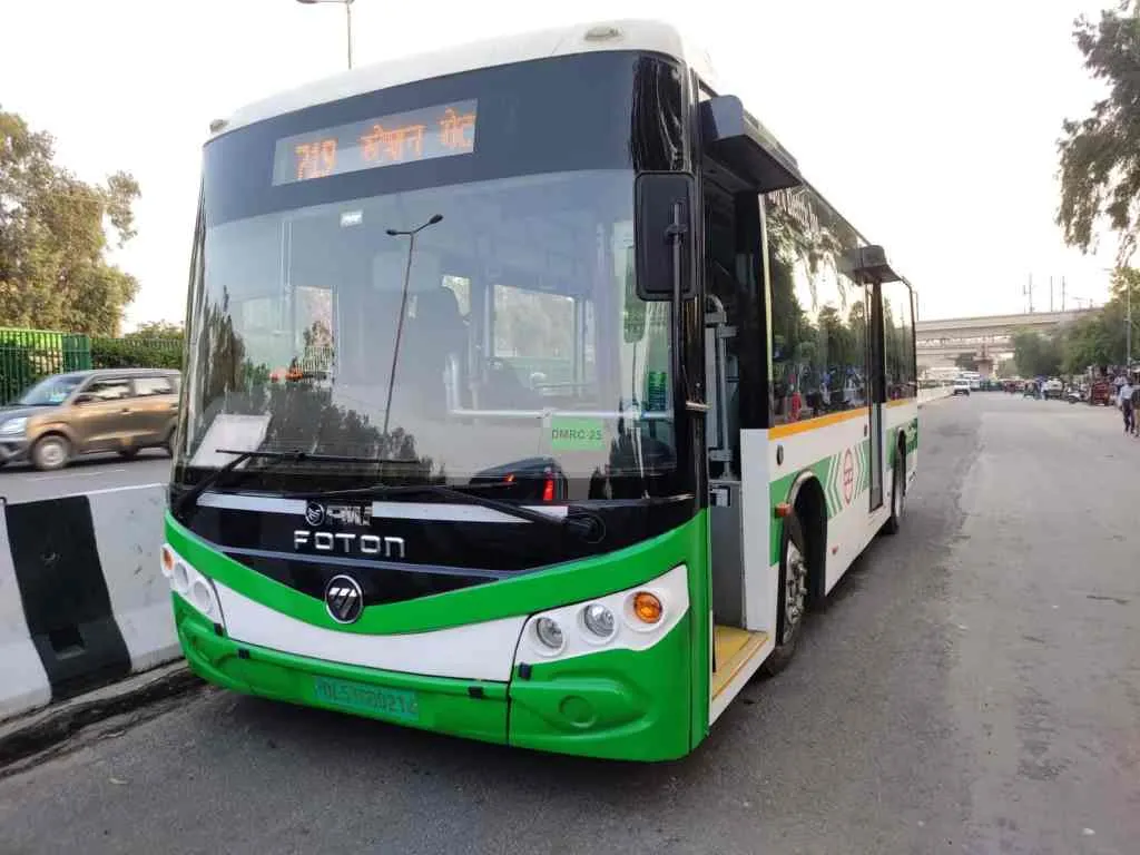 DMRC electric feeder bus