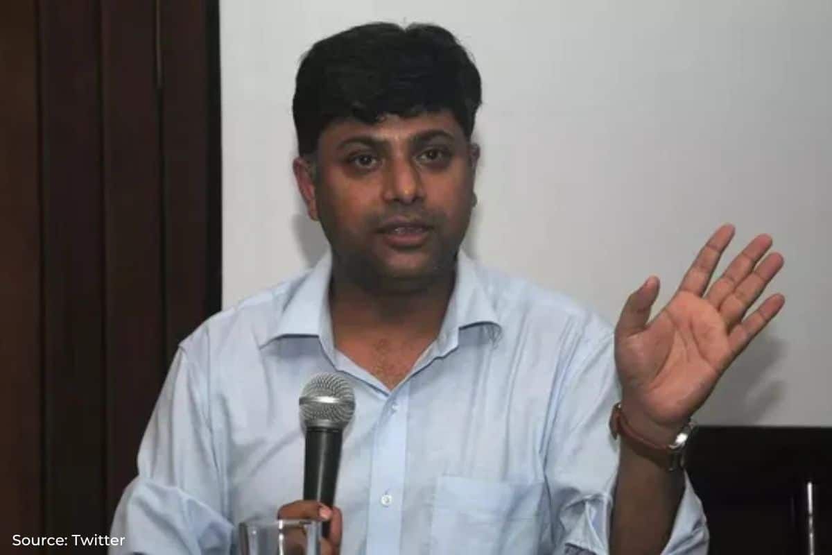 Who is environment lawyer Ritwick Dutta facing heat for challenging coal projects in India?