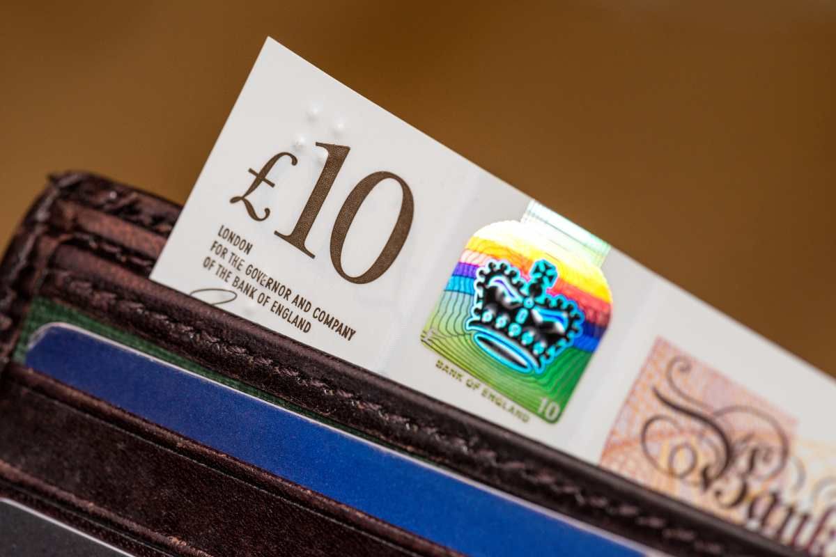The polymer banknote controversy, or the irrationality of “everything plastic”