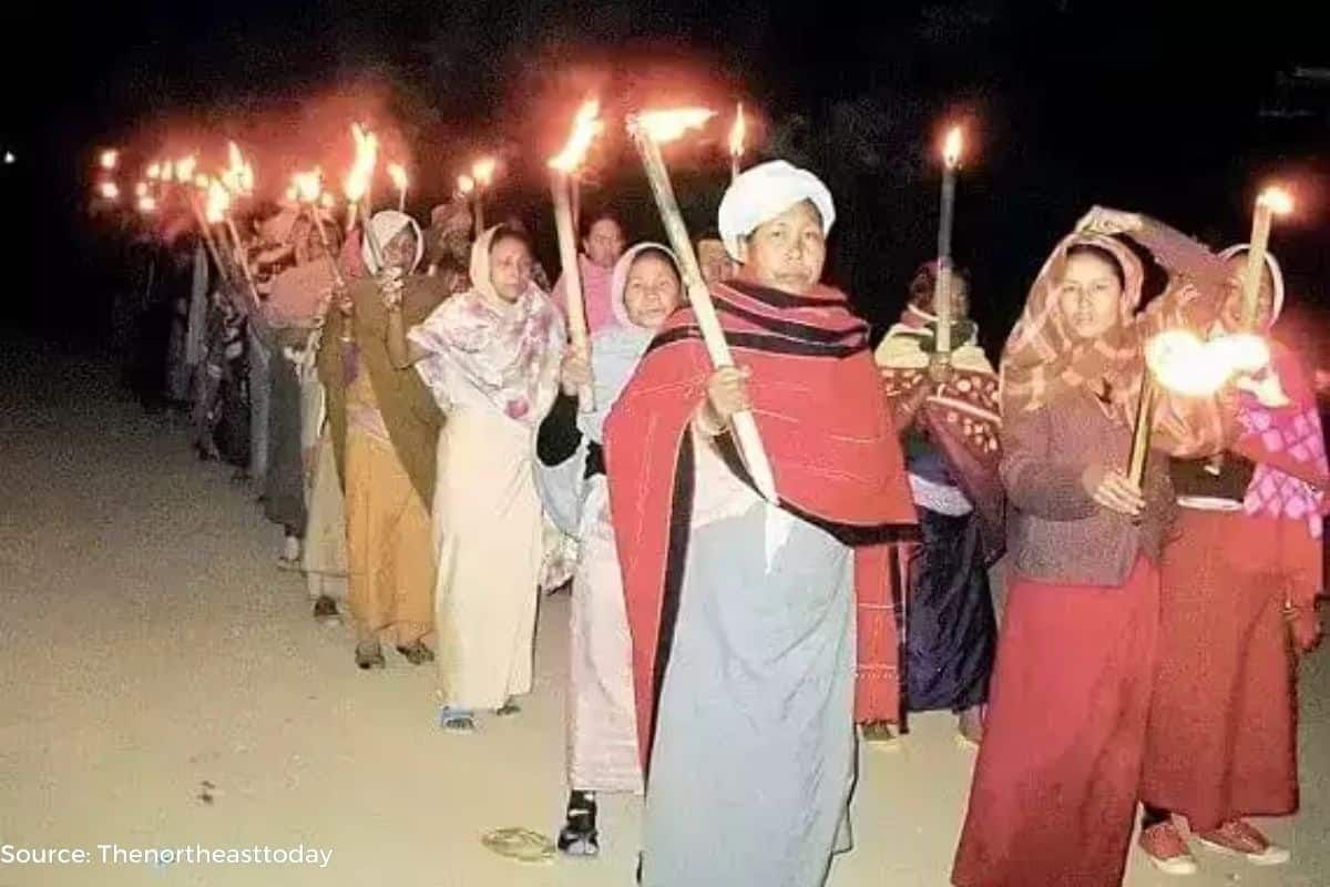 Who are Meira Paibi stopping Indian Army to act in Manipur?