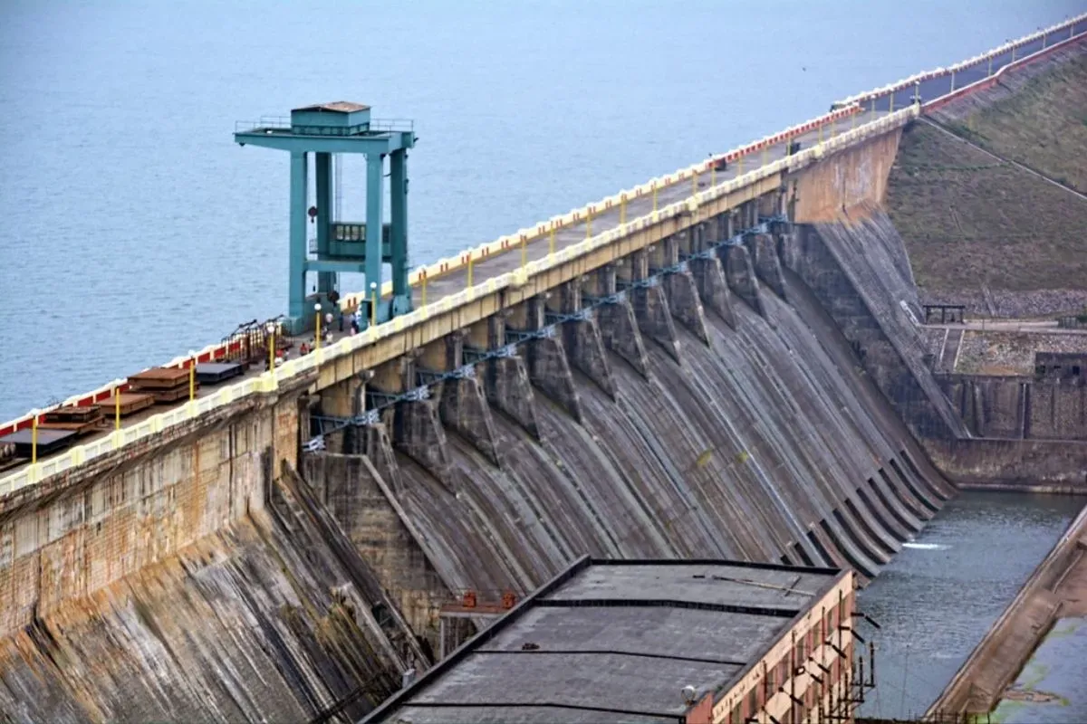 Hirakud Dam is the longest and oldest dam in India. The construction of this dam has displaced more than a lakh people. Flickr/India Water Portal