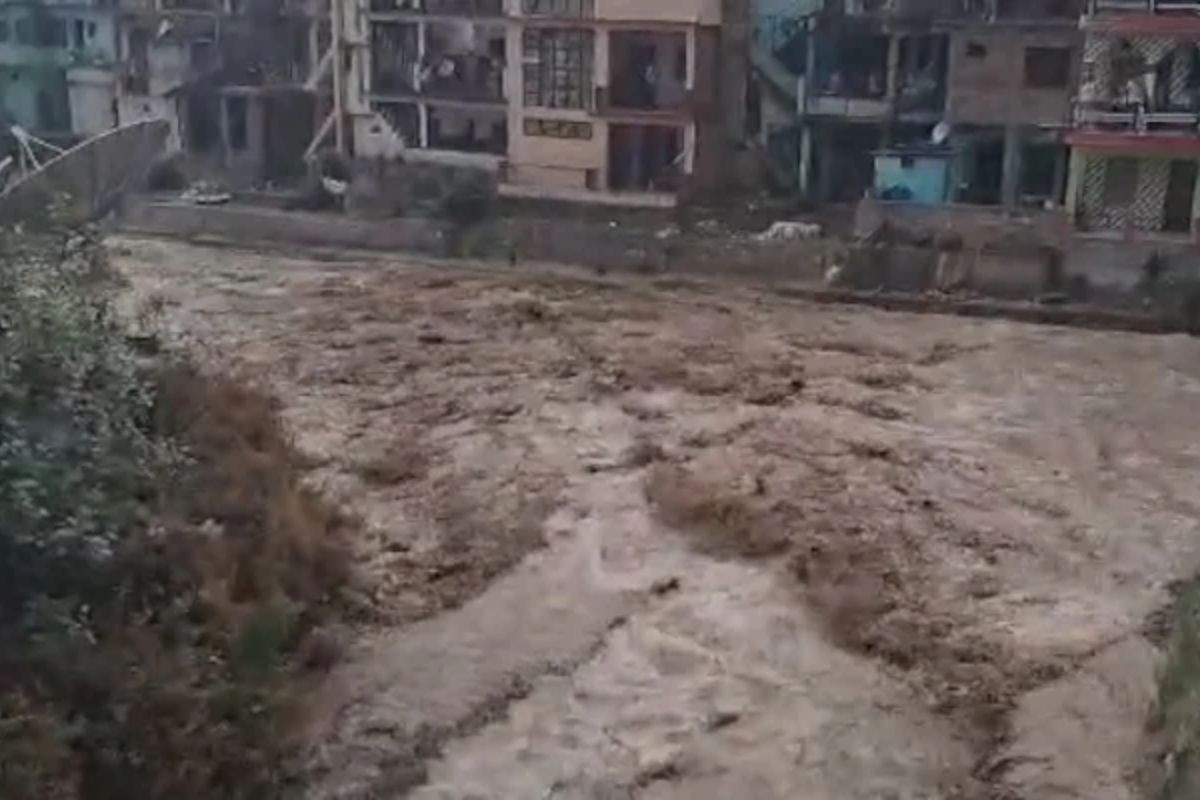 Uttrakhand fighting forest fires and flash floods at same time