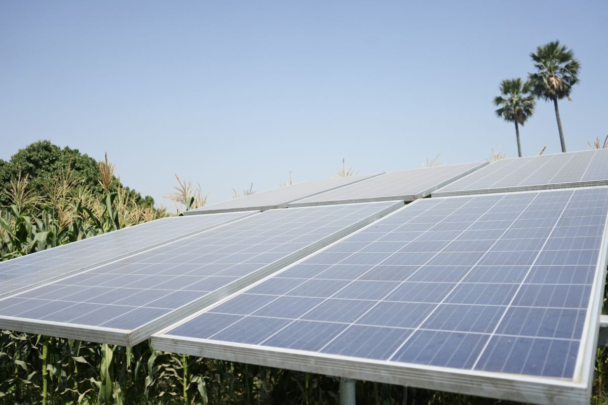 Solar panels that powers water pump in Muzaffarpur, Bihar. Photo by Ashutosh Kumar