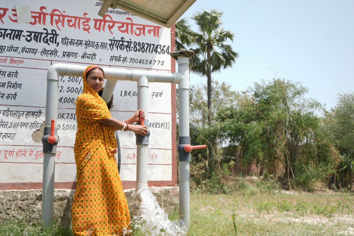 Usha Devi of Muzaffarpur, Bihar uses solar powered water pump. Photo by Ashutosh Kumar