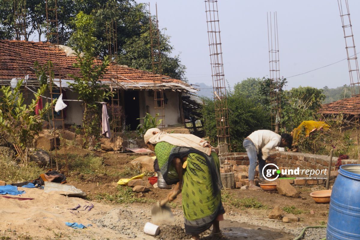 Woman building her own house in kareyam Village of Patalkot
