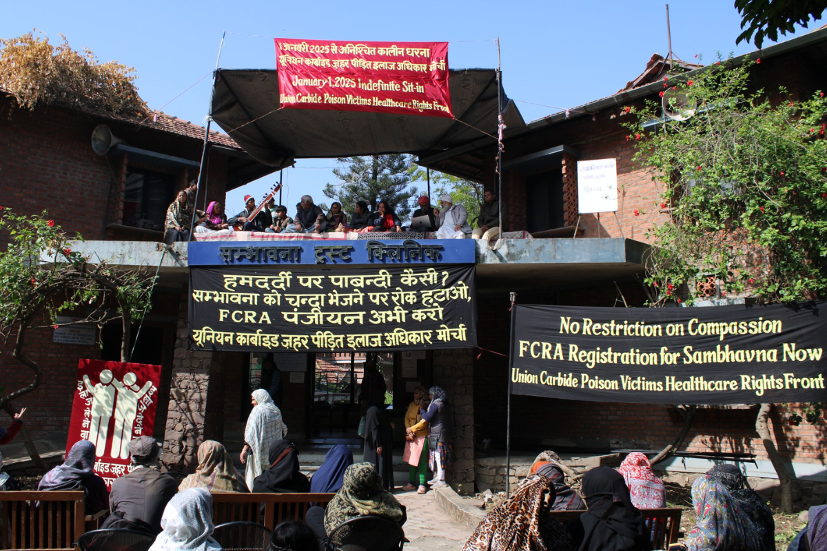 Union Carbide disaster survivors stage sit-in for clinic’s FCRA