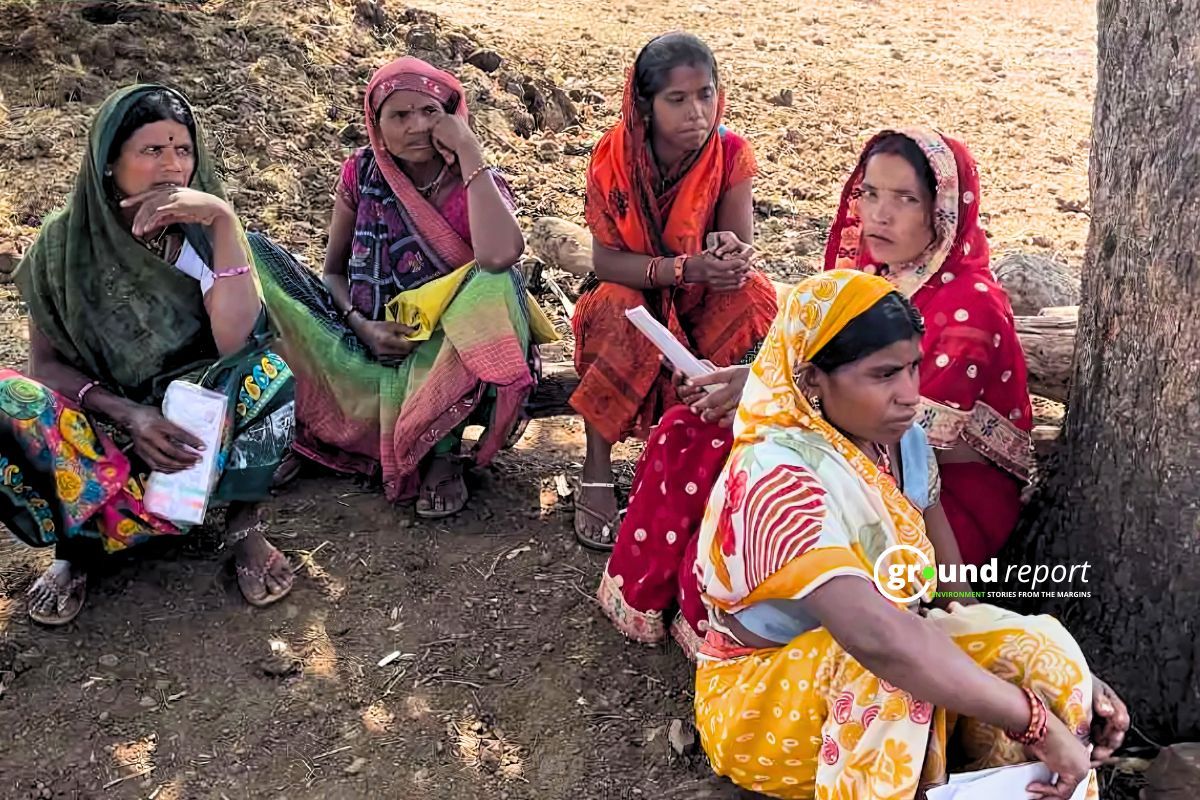Tribal women sitting under the tree in Bothi village of Madhya Pradesh