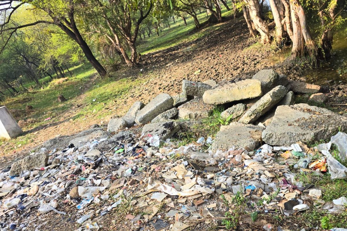 Waste Dumping Near Bhoj Wetland