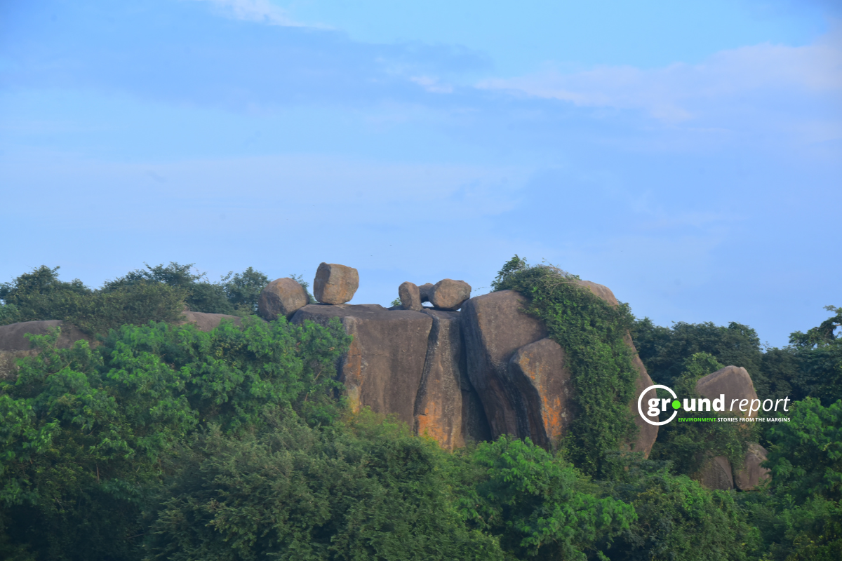 Hyderabad students protest over land auction22346