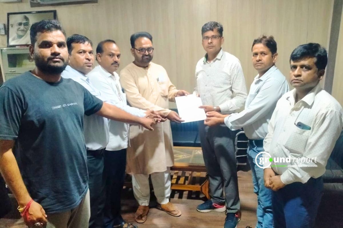 उप वन संरक्षक अनिल यादव से पेड़ों की कटाई रोकने की मांग