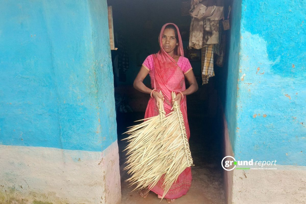 Rishi's mother who makes broom from Khajur Leaves