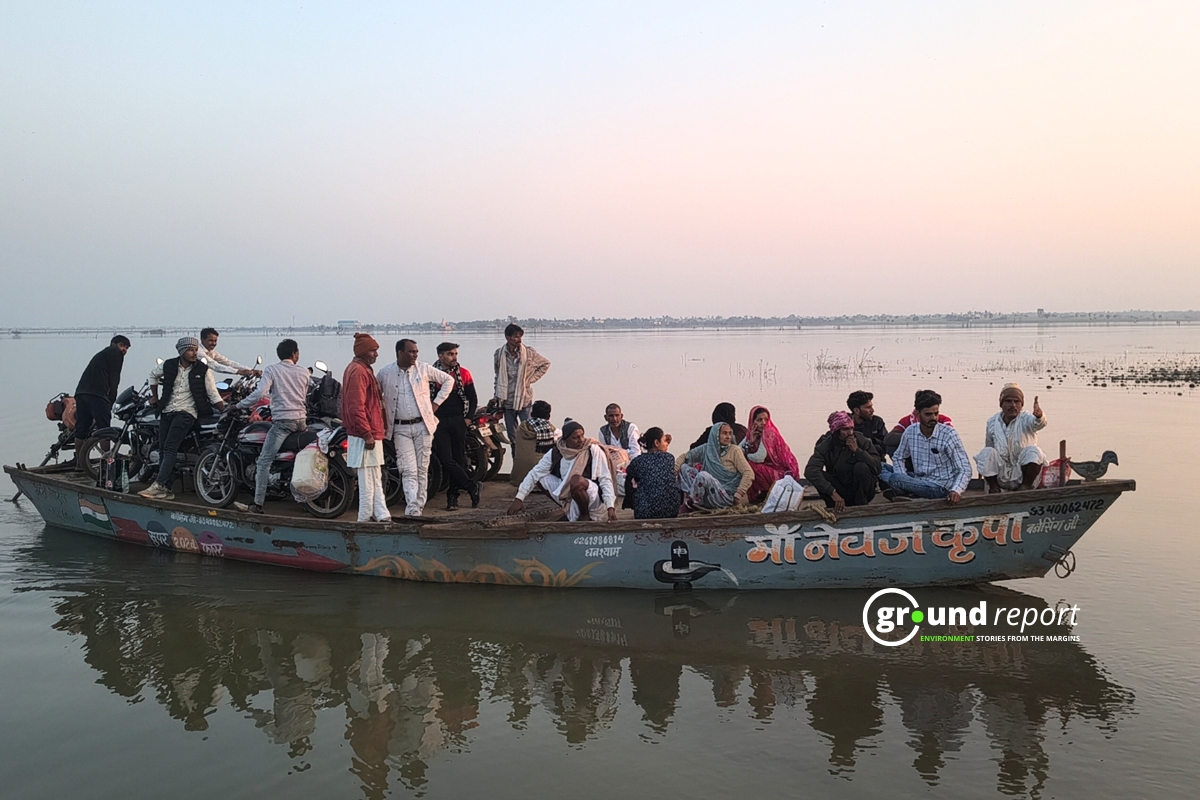 Villagers load motorcycles onto makeshift boats to cross Mohanpura Dam reservoir daily. Photo: Abdul Wasim Ansari, Village Udpuriya, Rajgarh