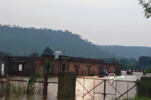 शिवपुरी के नरवर का एक तालाब जो अब एनक्रोचमेंट की ज़द में है