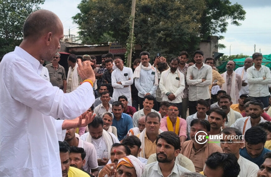 राजगढ़ कलेक्टोरेट में धरने पर बैठे दूध किसान | फोटो अब्दुल वसीम अंसारी