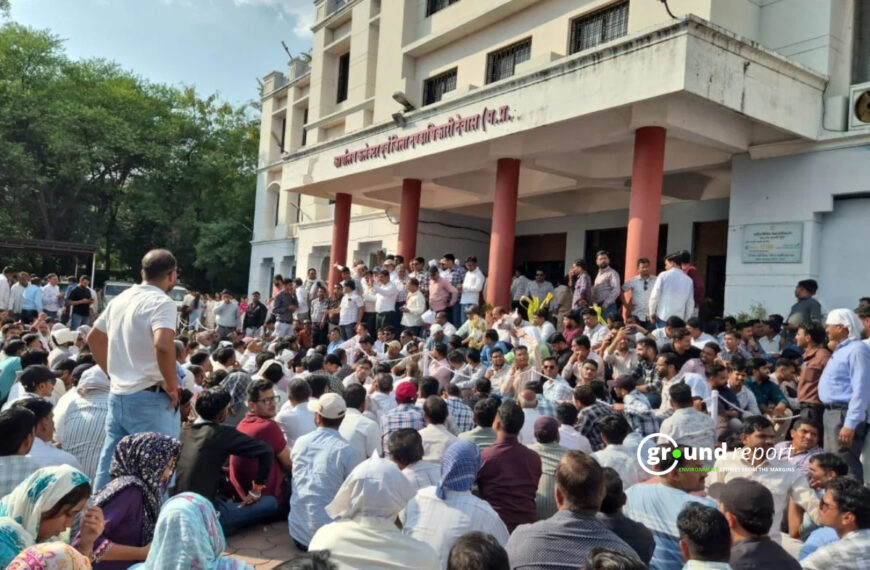 Fierce Protest by Patwaris in Dewas Following Action Taken Against Them | Photo by Special Arrangement