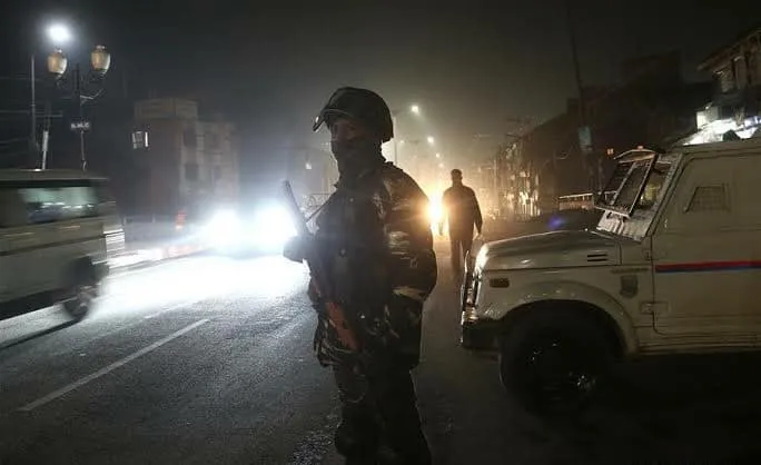 3 killed, 10 injured in attack on police bus in Srinagar