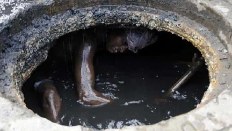 Dalit Man forced to clean manhole in Gujarat, What's the whole matter