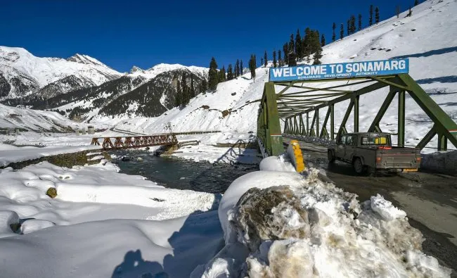 Vaccine workers trek across the snowy mountains of Kashmir