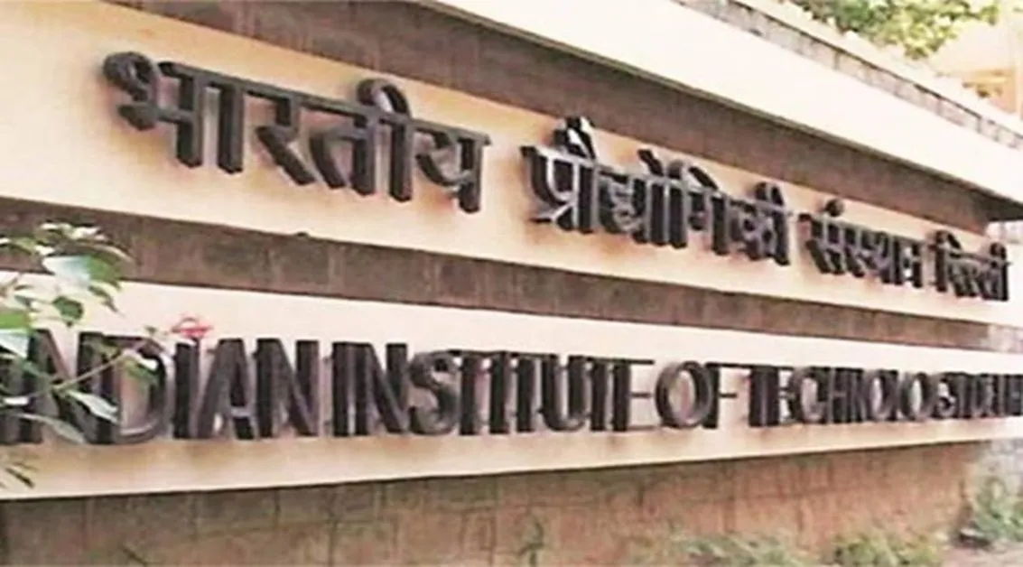 How many Teaching posts vacant in IITs