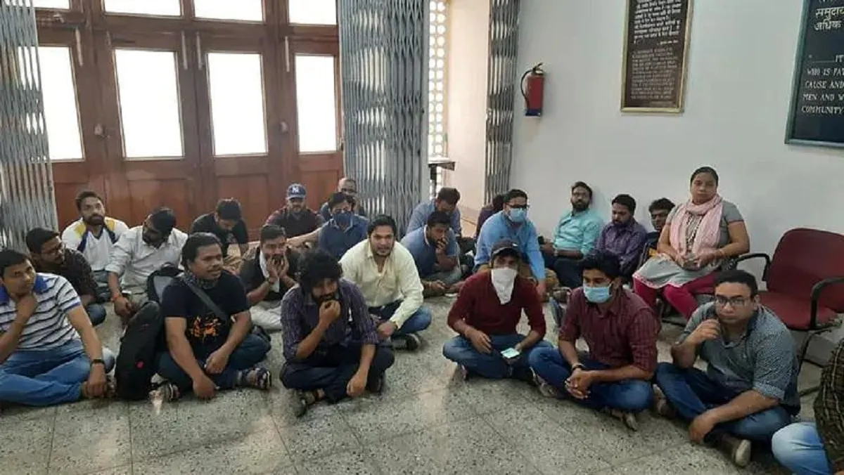 IIT-BHU research scholars protest, demanding maintenance allowance