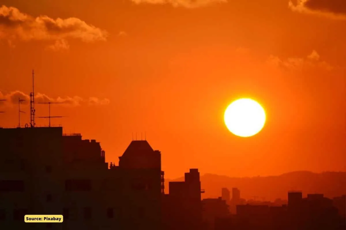How do women live in the hottest city in the world?