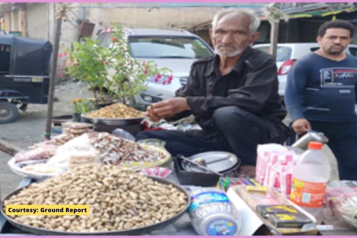 The ralmill seller of Lal Chowk;  A 65-year-old lone bread earner