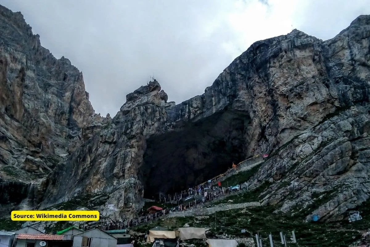 Who actually first found Amarnath Cave?