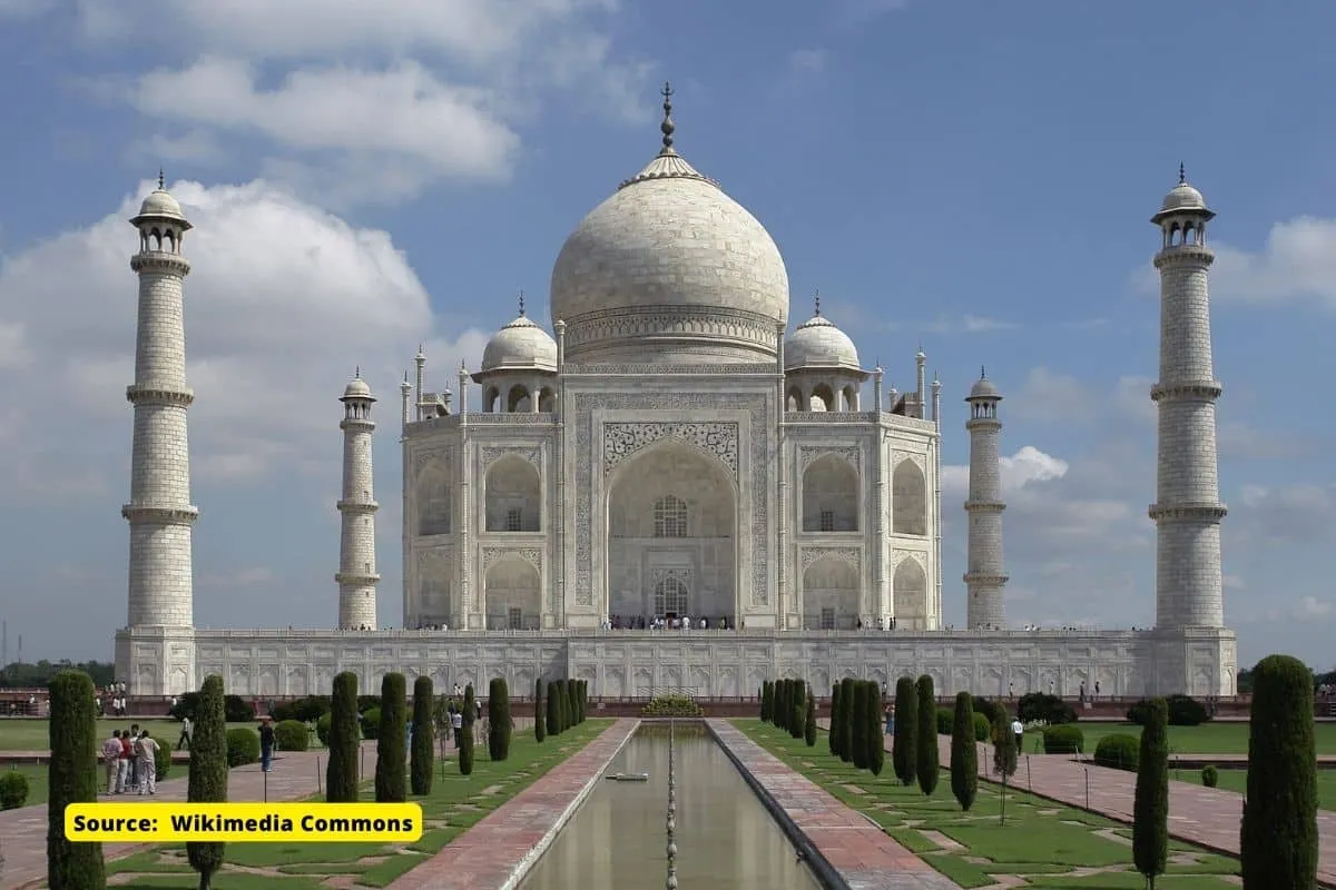 No commercial activities within 500 metres of Taj Mahal