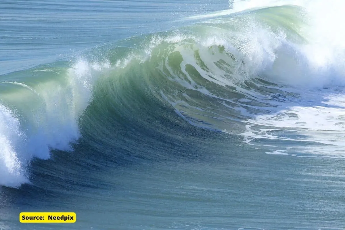 what causes waves in the ocean 