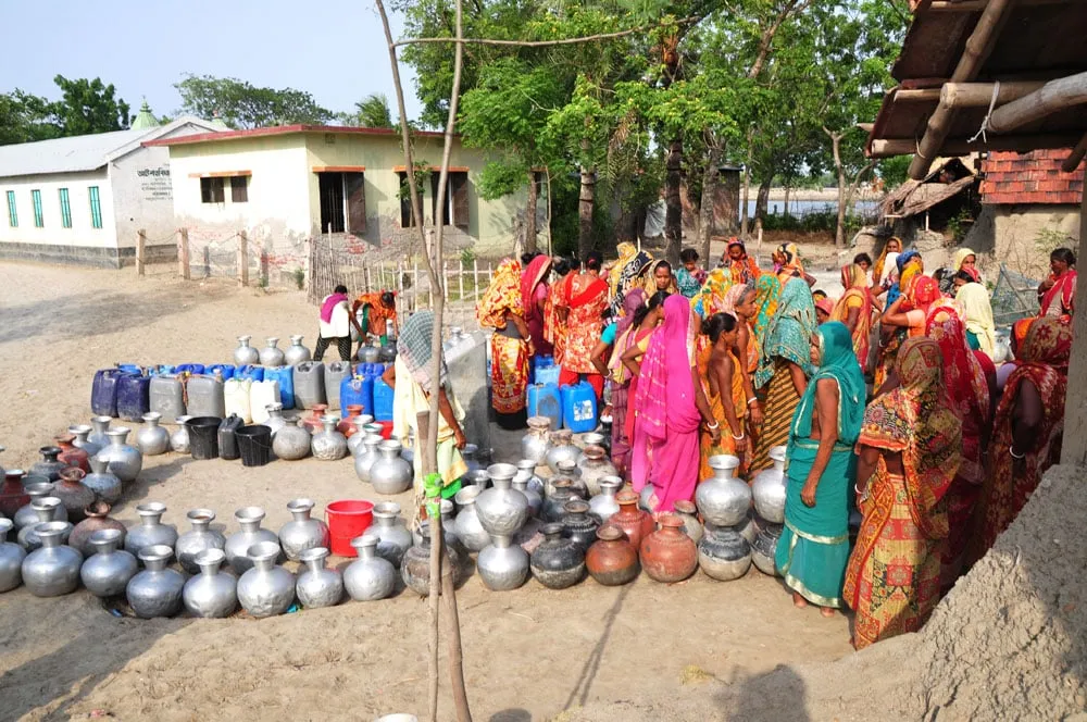  Collection of drinking water in coastal area of Bangladesh | Courtesy: Balaram Mahalder/ Wikimedia Commons
