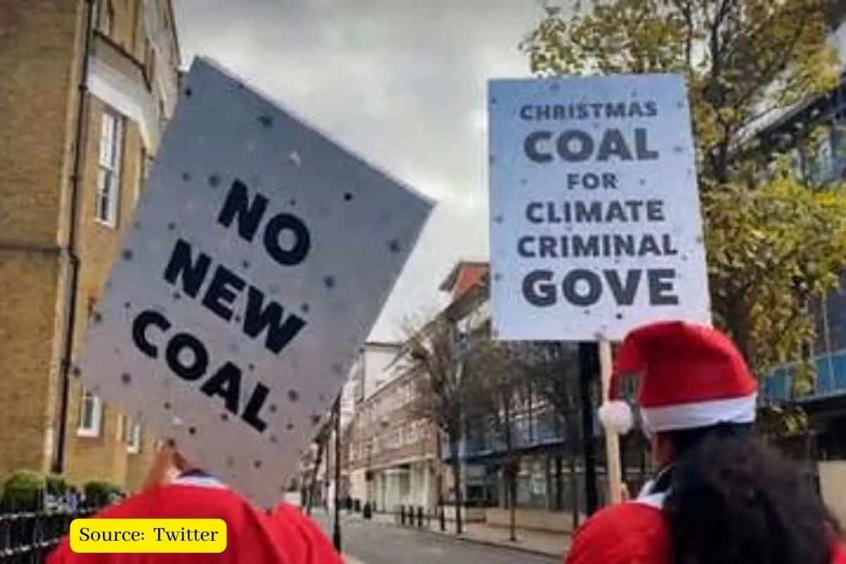 Santa delivering coal in UK, Watch video