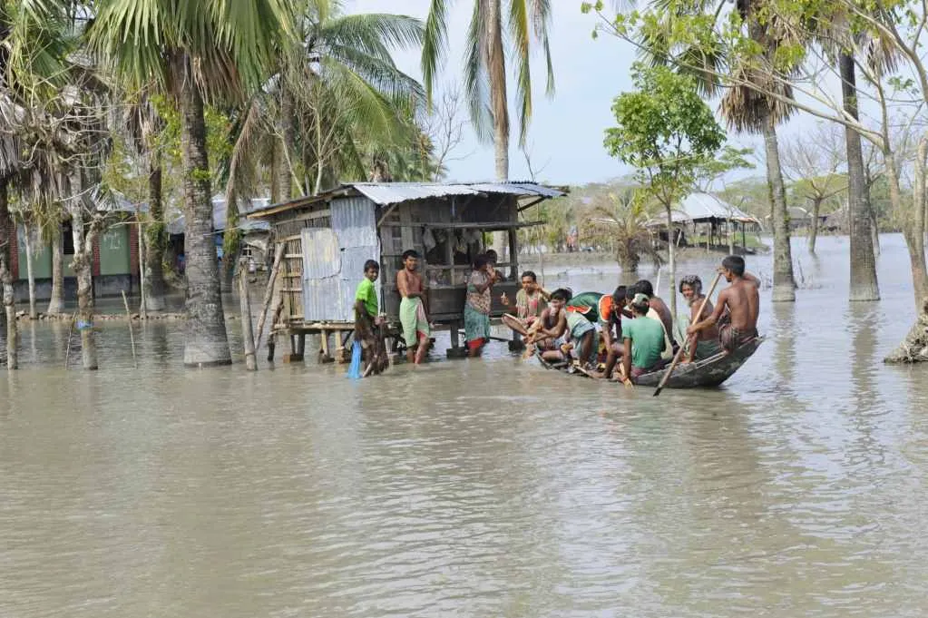 Streets in the district of Satkhira, in southern Bangladesh, are flooded after months of heavy rain – people travel by boat to reach the local shop | Photo credit: Department for International Development / Rafiqur Rahman Raqu