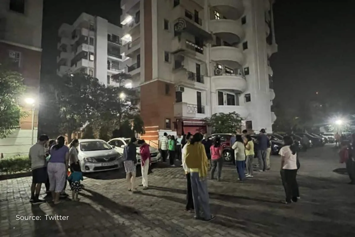 Delhi earthquake: Videos show ceiling fans, people rush out of homes