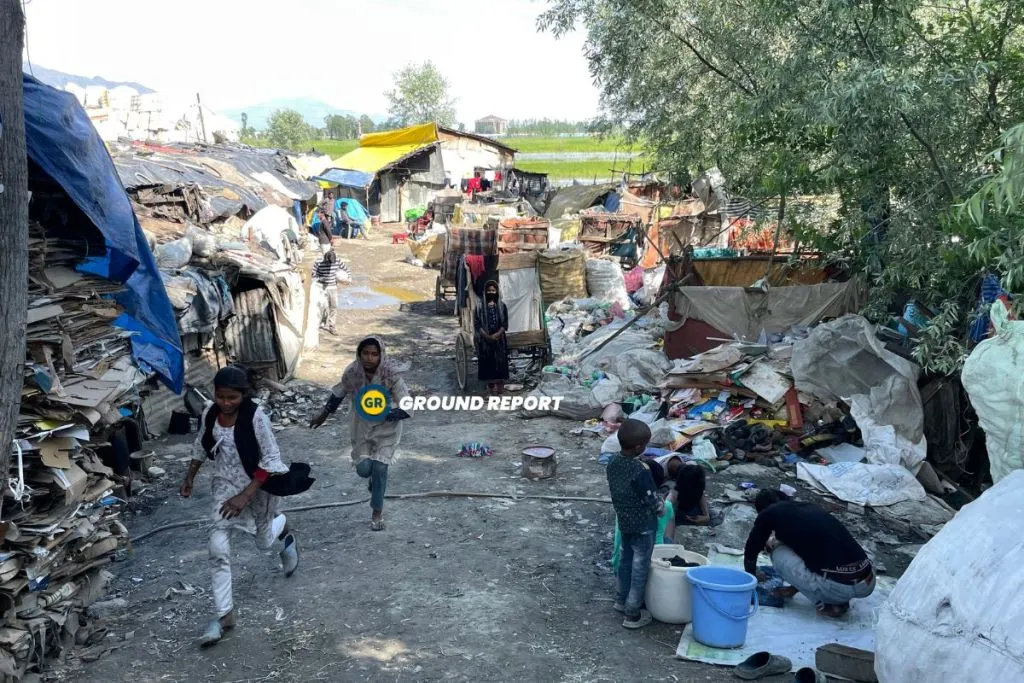 Slum colony in the HMT area of north Srinagar, where rag pickers live. Photo Credit: Seerat Bashir/Ground Report