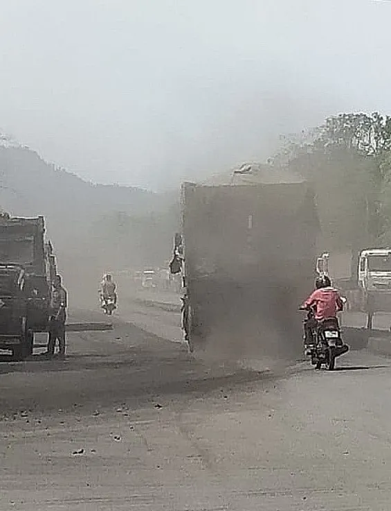 NCL Bina- Khadia Road covered with coal ash dust 