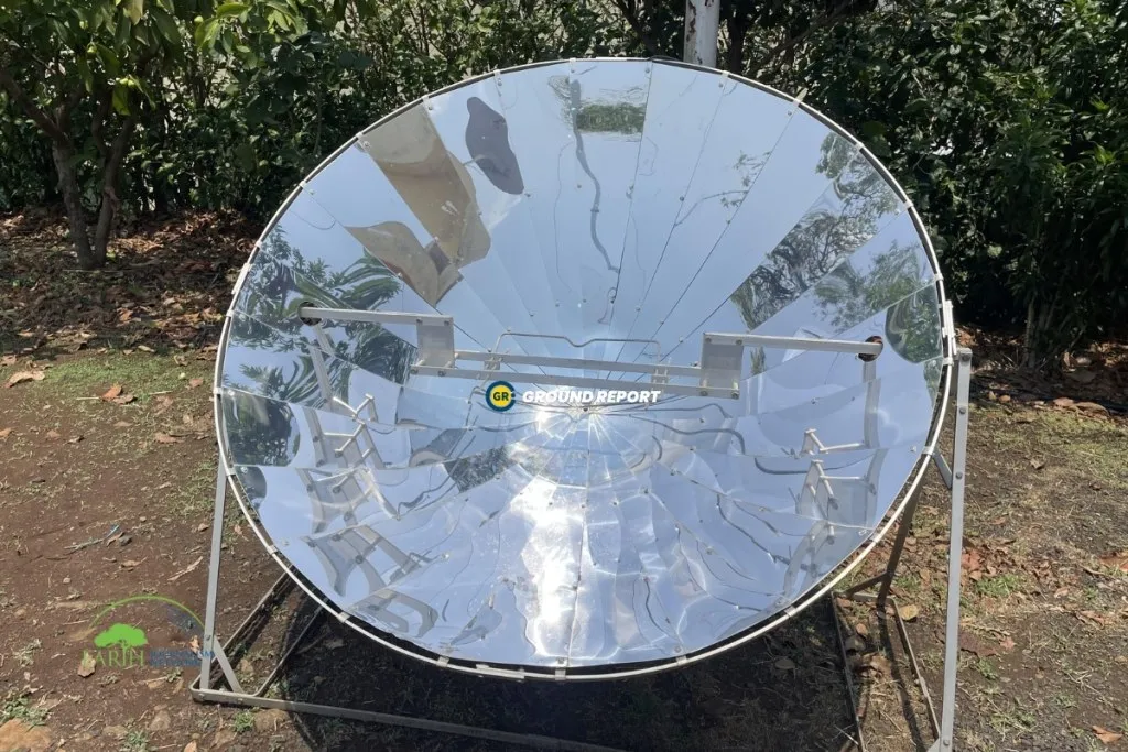SK14 Parabolic Solar Concentrator is mounted on top of the Emsen burner dish | Photo: Rajeev Tyagi